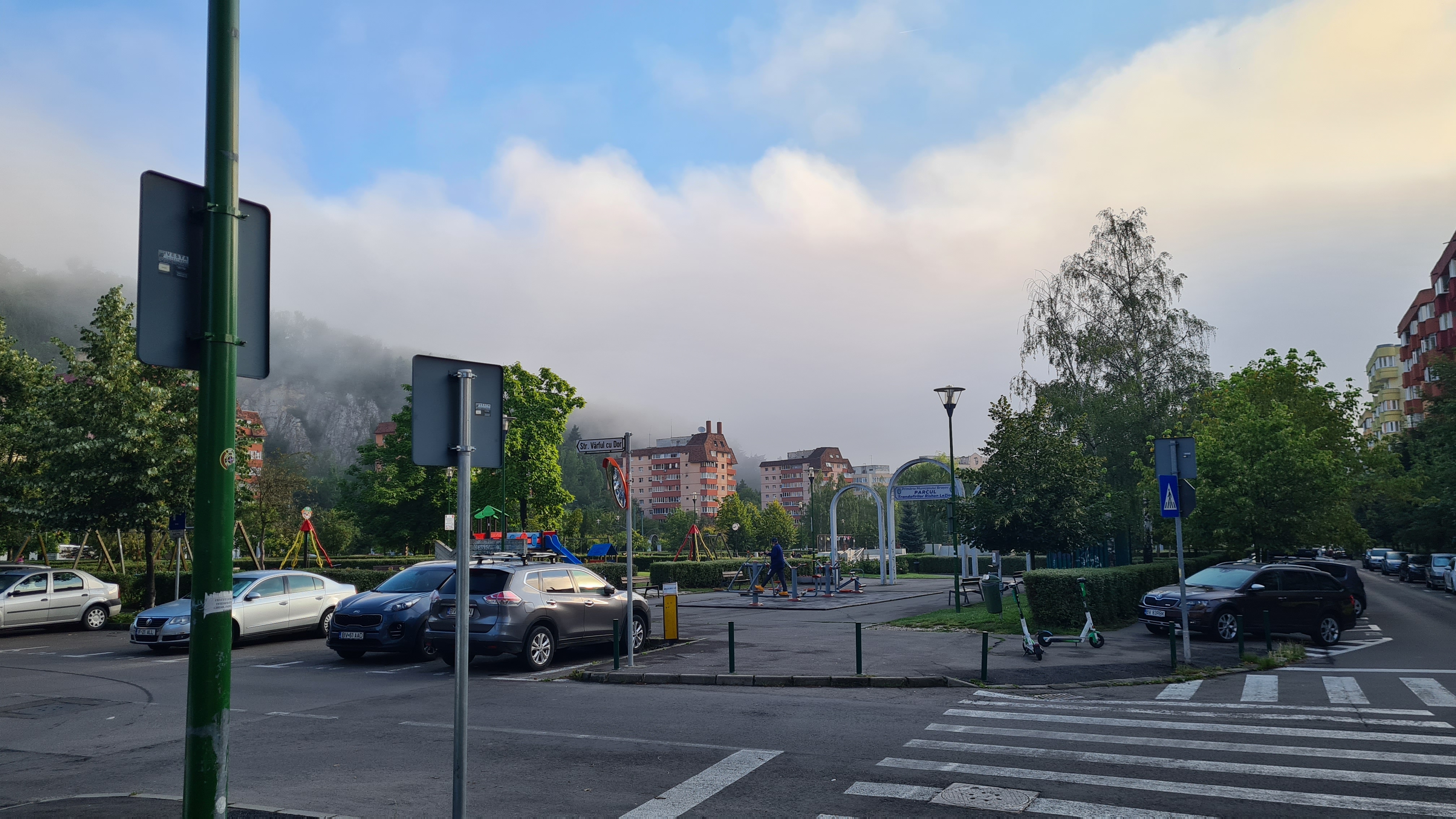 Parcul Trandafirilor din Brașov, pe vremea când mai și ploua din când în când